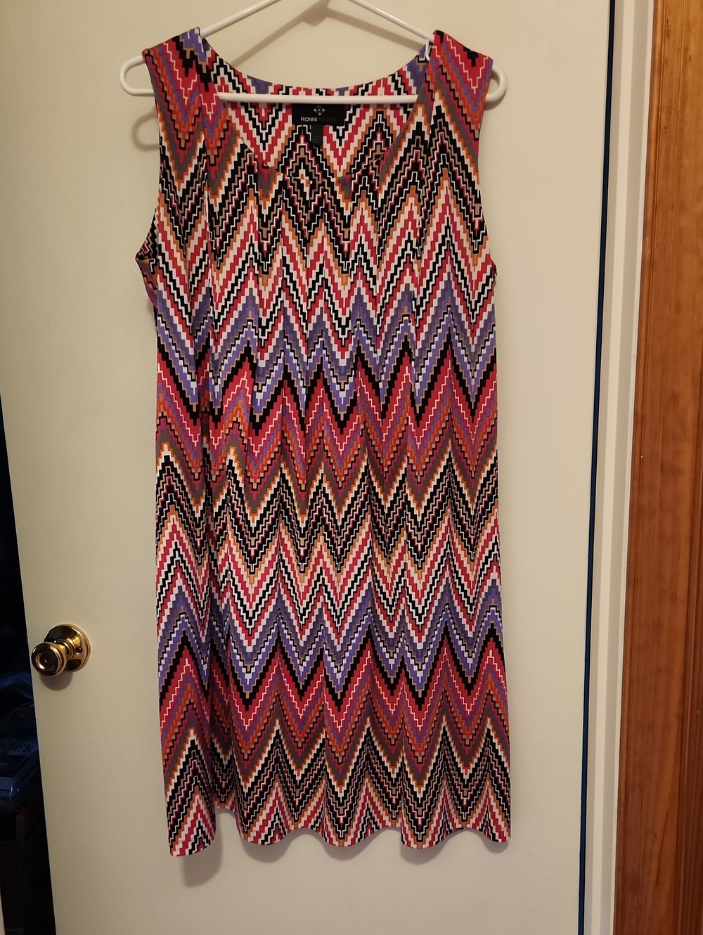 Ronnie Nicole Sleeveless Chevron Print Shift Dress in Multi-Color